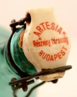 Artesia Rt. Budapest, zöld csatos üveg, a porcelán kupakon lepattanással, m: 34 cm