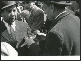 1946 Teleki téri riport, fotó, hátulján feliratozva, 9×12 cm