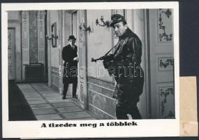 A tizedes meg a többiek, filmfotó, hátulján feliratozva, 9×12 cm