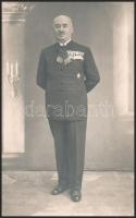1940 Gyöngyös, azonosítatlan férfi díszmagyarban, kitüntetésekkel, fotólap, hátulján üdvözlő sorokkal, 14×9 cm
