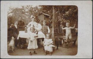 cca 1910-1920 Családi idill, fotólap, 9×14 cm