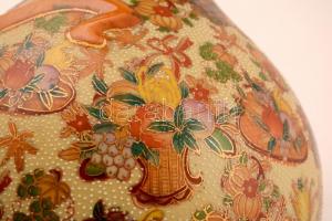 Kínai porcelán kancsó, kézzel festett, jelzett, hibátlan, m: 24 cm