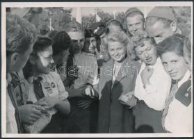 cca 1960-1970 Világifjúsági Találkozó, 3 db fotó, az egyik hátulján feliratozva, 11,5/13×18 cm