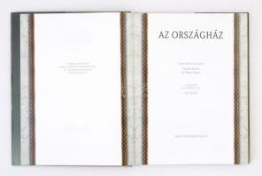 Az országház. A fotókat készítette Tihanyi Bence, Bakos Ágnes. A bevezető tanulmányt írta Sisa Józse...