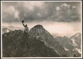 cca 1910-1915 Magas-Tátra, kilátás a lomnici csúcsról, Erdélyi Mór felvétele, hátoldalon feliratozva, 11x16 cm / High Tatras, vintage photo, with description on the verso, 11x16 cm