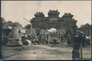 cca 1920 Peking, keleti  kapu. Hátoldalon feliratozva, AB pecséttel ellátva, / Beijing, Eastern Gates photo, 11×16 cm