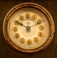 cca 1910 Bronz asztali óra lovas domborművel, működő Junhghans szerekezettel, szép állapotban / Bron...