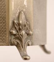 Díszes alpakka cukordoboz zárható, de kulcs nélkül.  15x11x13 cm