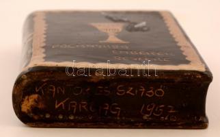 Énekeskönyv pogányabb emberek számára. Kerámia butélia Kántor és Szabó, Karcag jelzéssel.  10x15 cm