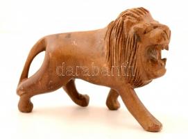 Fa oroszlán szobor, kis sérülésekkel, m: 14 cm