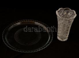 Vegyes üvegtétel: kristályváza, csiszolt, metszett, hibátlan, m: 19,5 cm + 2 db színes váza, hibátla...