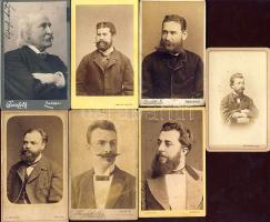 Férfiak 7 db keményhátú fotó