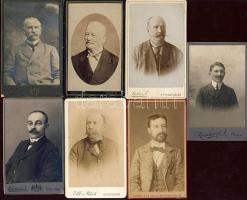 Férfiak 7 db keményhátú fotó