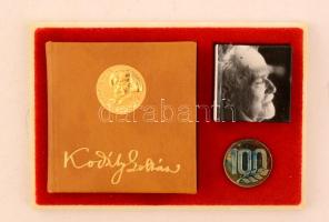 Kodály Zoltán 1882-1967. Bp., 1982, Kossuth. Jubileumi kiadás, 1 db minikönyv és 1 db mikrokönyv, díszdobozban, emlékéremmel. 279. számú sorszámozott példány, készült 500 példányban. Kartonált papírkötésben, jó állapotban.