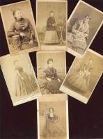 Hölgyek 7 db keményhátú fotó