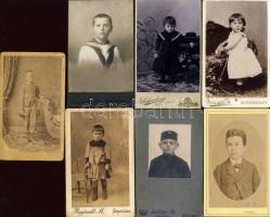 Gyermekek 7 db keményhátú fotó