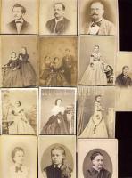 12 db keményhátú fotó az  1800-as évekből