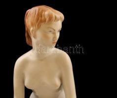 Aquincumi akt, kézzel festett, jelzett, apró kopásnyomokkal, m: 22,5 cm