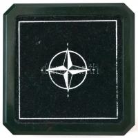 1999. "NATO csatlakozás" Ag emlékérem díszdobozban, tanúsítvánnyal (28,49g/0,925/38,61mm) ...