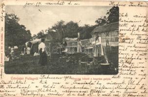 Debrecen, Pallag; Bogrács gulyás készítés, folklór, kiadja Komáromi J. (ázott / wet damage)