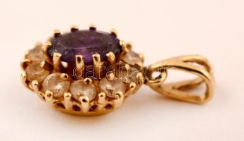 Arany(Au) 14K apró színtetikus kövekkel díszített függő, hozzáillő fülbevalópárral, jelzett, br: 4,6...