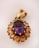 Arany(Au) 14K apró színtetikus kövekkel díszített függő, hozzáillő fülbevalópárral, jelzett, br: 4,6...