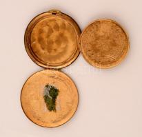 Gazdagon díszített réz púdertartó, d: 8 cm