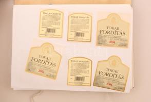 Tokaji borok borcímke gyűjteménye kb 700 darab, majdnem mind különféle lapokon, igényesen prezentálva / Collection of Tokaji Hungarian wine labels