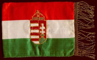 kb. 1930 Korabeli cserkész-zászló hímzett selyem 160x90mm arany rajzolattal