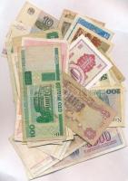 54db-os vegyes külföldi bankjegy tétel, közte Jugoszlávia, Lengyelország, Olaszország, Törökország T...