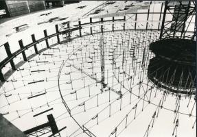 cca 1979 Budapesti Sportcsarnok építése, 2 db vintage fotó, 13x17 cm