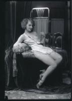 cca 1928 Demeter Károly (1892-1983) Párizsban készített finoman erotikus felvétele, vintage negatívról készült mai nagyítás, 18x13 cm