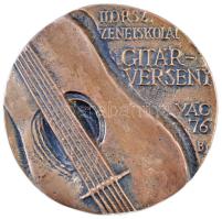 1976. "II. Országos Zeneiskolai Gitárverseny Vác 1976" Br emlékplakett, hátoldalán ragasztónyom. Szign.:BJ (173,5g/67mm) T:2