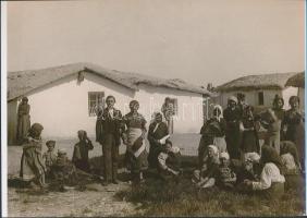 cca 1930 Kerny István (1879-1963): Cigányok Kecskemét határában, a szerző hagyatékában őrzött 2 db vintage negatívról készült mai nagyítások, 18x25 cm