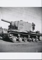 cca 1942 Kilőtt tank valahol Ukrajnában, Thöresz Dezső (1902-1963) hagyatékában őrzött vintage negatív mai nagyítása, 25x18 cm
