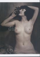 cca 1928 Demeter Károly (1892-1983) párizsi korszakából való finoman erotikus jelzetlen fénykép, mai nagyítás a szerző hagyatékából, 25x18 cm