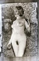 cca 1980 Motozásra várva, finoman erotikus fénykép, korabeli vintage negatívról készült mai nagyítás...