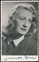 Simor Erzsi (1913-1977) színésznő aláírt fotója, 9x14 cm