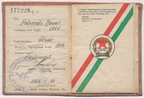 1952 Tagsági könyv, Magyar Szabadságharcos Szövetség, sok bélyeggel, 10x7cm