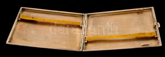 Ezüst (Ag.) gravírozott cigarettatárca, jelzett, 11×8×1,5 cm, nettó: 119 g