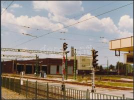 cca 1970-1980 3 db. színes HÉV fotó, köztük a szentendrei HÉV-ről, egy kocsiszínről, és egy vezetőrő...