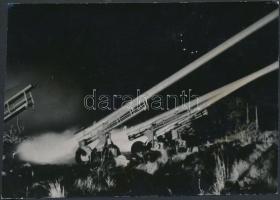 6 db. II. világháborús fotó, modern másolatok, egy részük hátán pecséttel feliratozva, az egyik hátá...