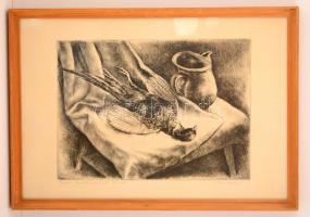 Kiss Terézia (1928- ): Fácán boroskancsóval. Rézkarc, papír, jelzett, üvegezett keretben, 29×40 cm
