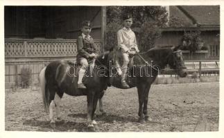 1939 Budapest XIV. Állatkert, leventefiúk pónilovon, photo