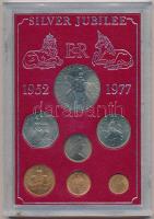 Nagy-Britannia 1977-1980. 1p-25p (7xklf) forgalmi szett dísztokban T:2 fo. Great Britain 1977-1980. 1 New Penny - 25 New Pence (7xdiff) coin set in original case C:XF spotted