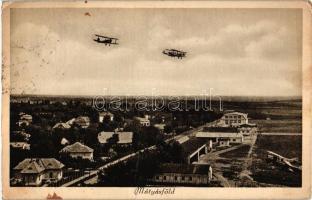 Budapest XVI. Mátyásföld, repülőtér repülőkkel (fa)