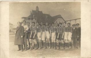 1911 Az FTC labdarúgó csapata, Schlosser Imre, háttérben a klubház / Hungarian football team, photo