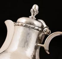 Ezüst (Ag.) zsanérfedeles kis kanna, jelzett, m:11,5 cm, nettó:163 g