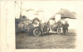 1918 Hatolyka, Hatuica; magyar katonák a templom előtt autómobillal / Hungarian soldiers with automobile, photo (fl)