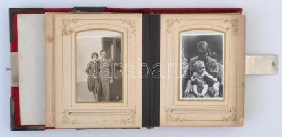 1930-1950 Családi fotóalbum, kb. 40 db., rossz állapotú fémveretes bársony fotóalbumban, különféle m...